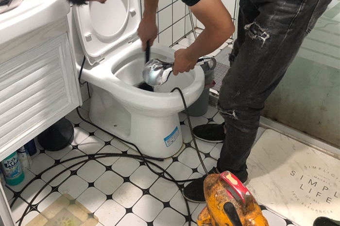 牡丹马桶堵塞自己疏通还是找师傅?专业上门服务让你省时更省心